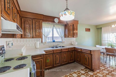 Photo 10 at 15 Valencia Crescent, Maple Leaf, Toronto