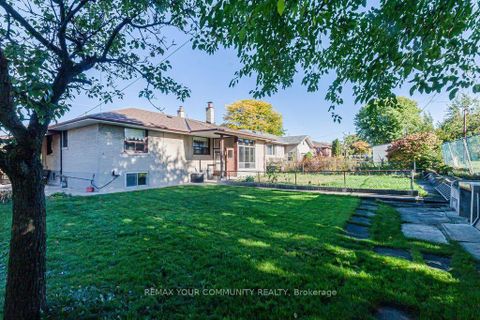 Photo 32 at 15 Valencia Crescent, Maple Leaf, Toronto