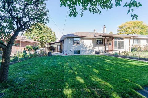 Photo 34 at 15 Valencia Crescent, Maple Leaf, Toronto