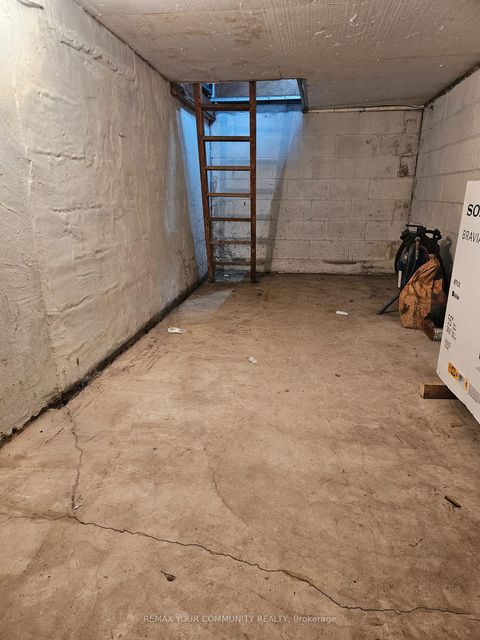 Photo 37 at 15 Valencia Crescent, Maple Leaf, Toronto