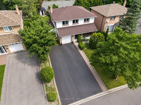 Photo 2 at 180 Woodsworth Road, Windfields, Toronto