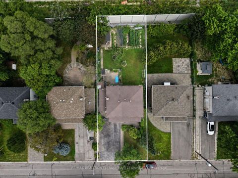 Photo 5 at 180 Woodsworth Road, Windfields, Toronto