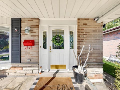 Photo 2 at 71 Oakmeadow Boulevard, Morningside, Toronto