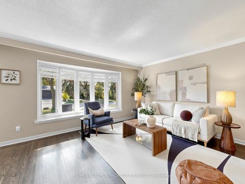 Photo 5 at 71 Oakmeadow Boulevard, Morningside, Toronto