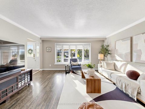 Photo 6 at 71 Oakmeadow Boulevard, Morningside, Toronto
