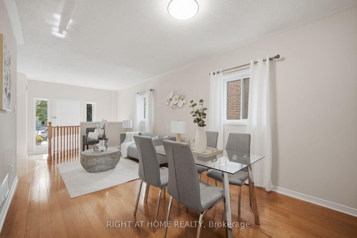 Photo 5 at 975 Mantle Crescent, East Credit, Mississauga