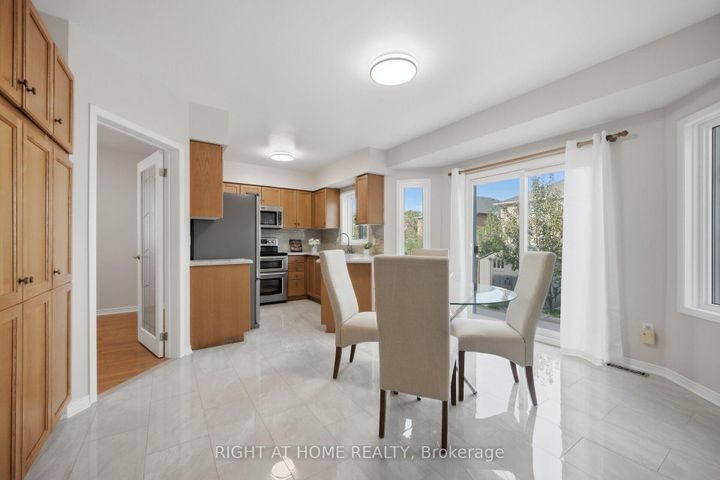 Photo 7 at 975 Mantle Crescent, East Credit, Mississauga