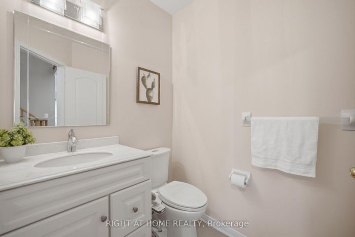 Photo 16 at 975 Mantle Crescent, East Credit, Mississauga