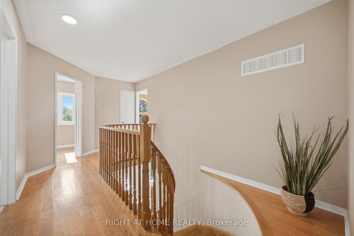 Photo 18 at 975 Mantle Crescent, East Credit, Mississauga
