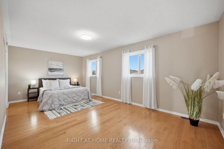 Photo 19 at 975 Mantle Crescent, East Credit, Mississauga