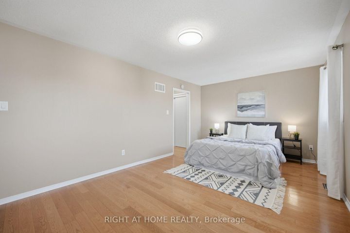 Photo 20 at 975 Mantle Crescent, East Credit, Mississauga