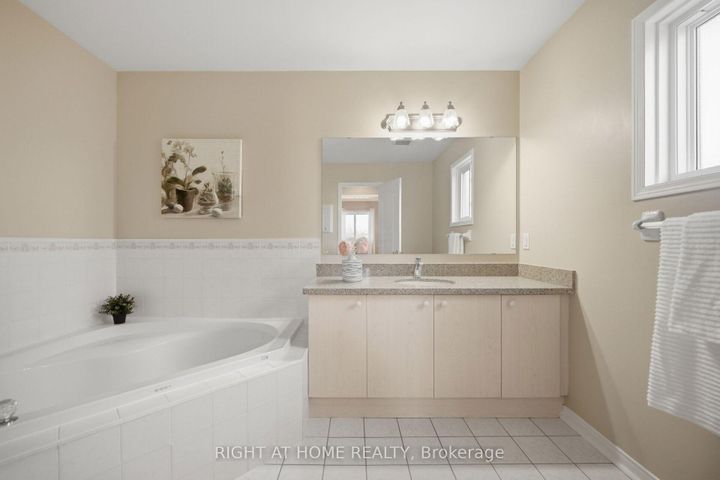 Photo 21 at 975 Mantle Crescent, East Credit, Mississauga