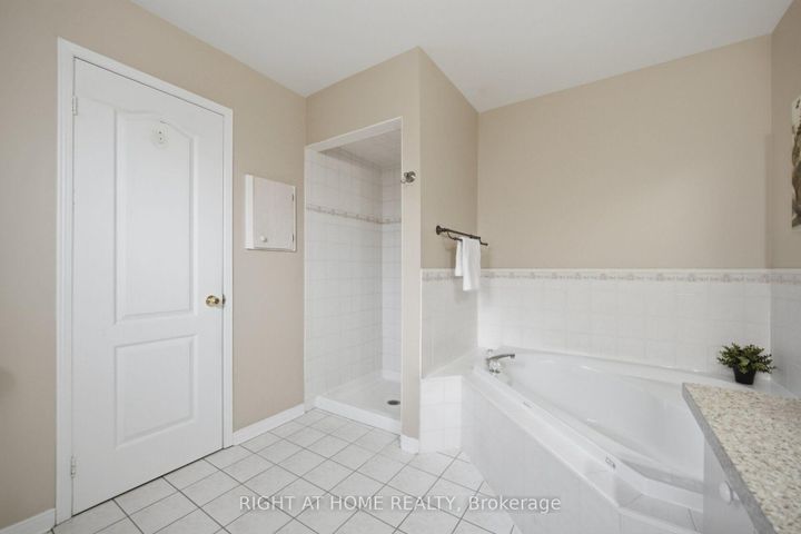 Photo 22 at 975 Mantle Crescent, East Credit, Mississauga