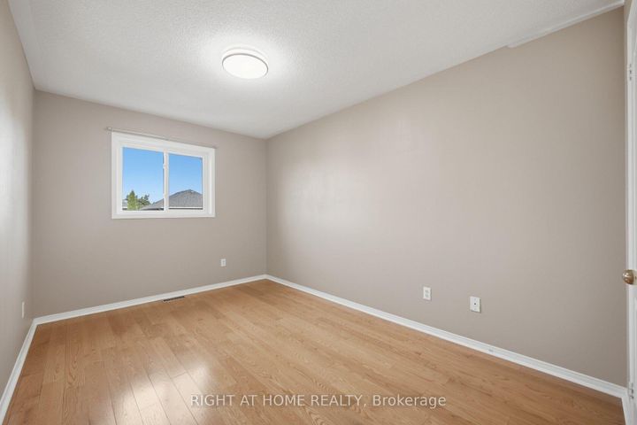 Photo 23 at 975 Mantle Crescent, East Credit, Mississauga