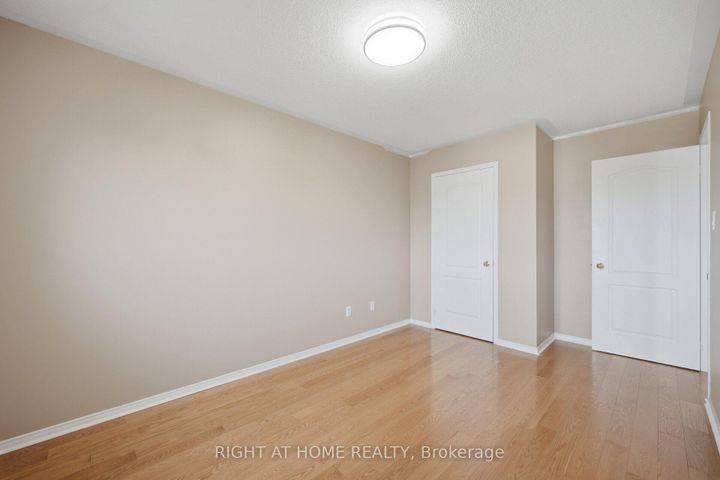 Photo 24 at 975 Mantle Crescent, East Credit, Mississauga