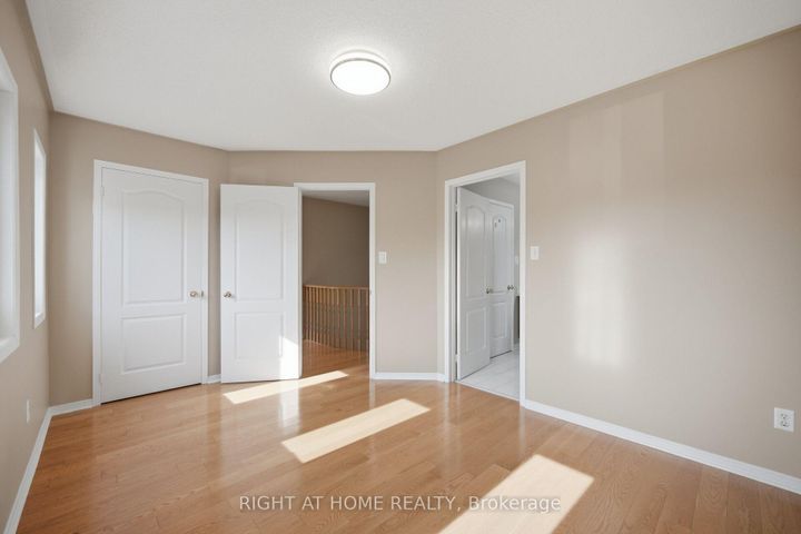 Photo 26 at 975 Mantle Crescent, East Credit, Mississauga