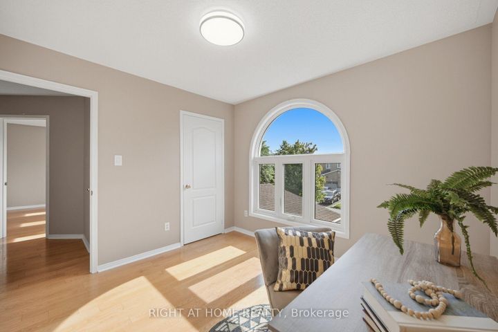 Photo 28 at 975 Mantle Crescent, East Credit, Mississauga