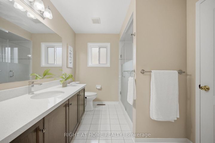 Photo 29 at 975 Mantle Crescent, East Credit, Mississauga