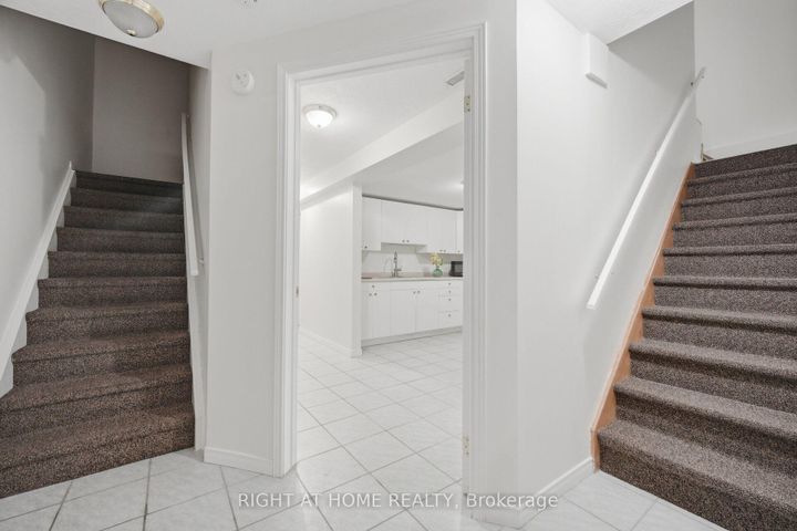 Photo 36 at 975 Mantle Crescent, East Credit, Mississauga