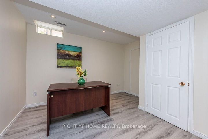 Photo 37 at 975 Mantle Crescent, East Credit, Mississauga