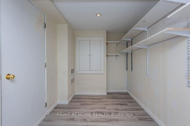 Photo 39 at 975 Mantle Crescent, East Credit, Mississauga
