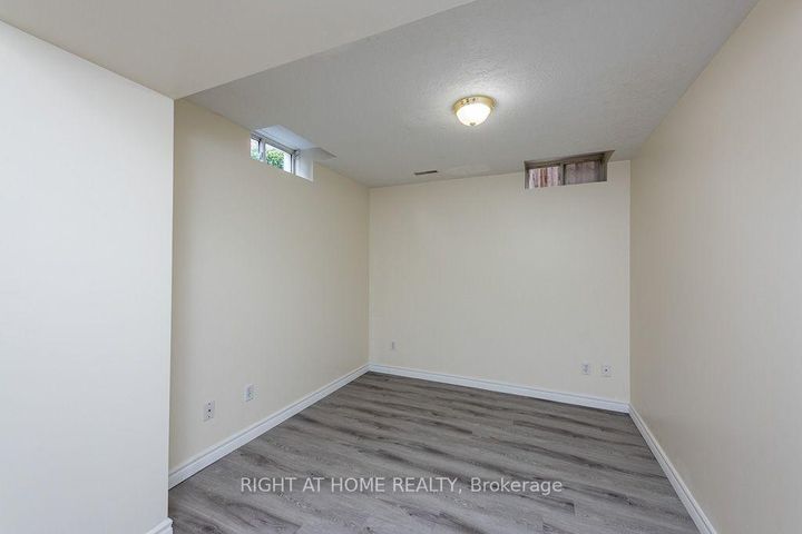 Photo 43 at 975 Mantle Crescent, East Credit, Mississauga