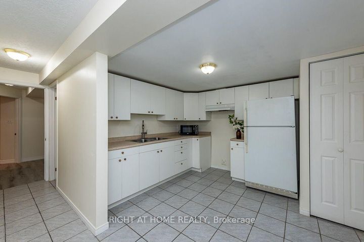 Photo 44 at 975 Mantle Crescent, East Credit, Mississauga