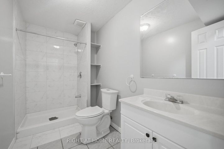 Photo 45 at 975 Mantle Crescent, East Credit, Mississauga
