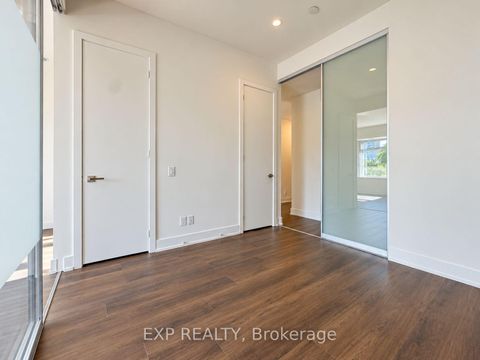 Photo 10 at 315 - 111 St Clair Avenue W, St. Clair, Toronto