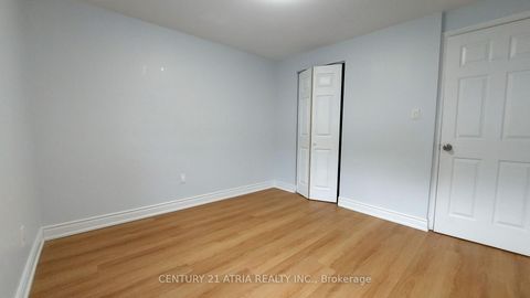 Photo 18 at 143 Purpledusk Trail, Morningside, Toronto