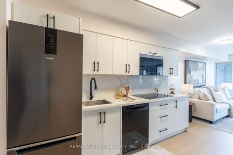 Photo 3 at 627 - 111 Elizabeth Street, Bay Street Corridor, Toronto