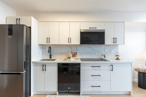 Photo 4 at 627 - 111 Elizabeth Street, Bay Street Corridor, Toronto
