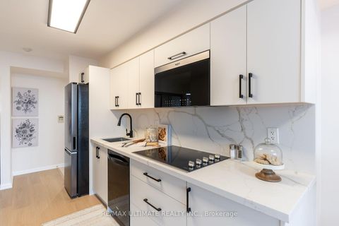 Photo 5 at 627 - 111 Elizabeth Street, Bay Street Corridor, Toronto