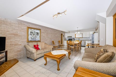 Photo 3 at 254 Maple Leaf Drive, Rustic, Toronto
