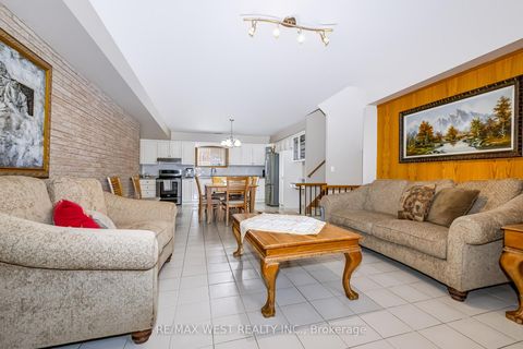 Photo 4 at 254 Maple Leaf Drive, Rustic, Toronto