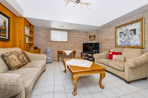 Photo 5 at 254 Maple Leaf Drive, Rustic, Toronto