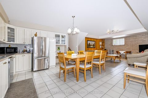 Photo 7 at 254 Maple Leaf Drive, Rustic, Toronto