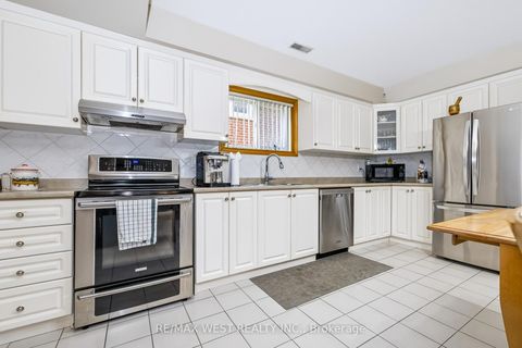 Photo 9 at 254 Maple Leaf Drive, Rustic, Toronto