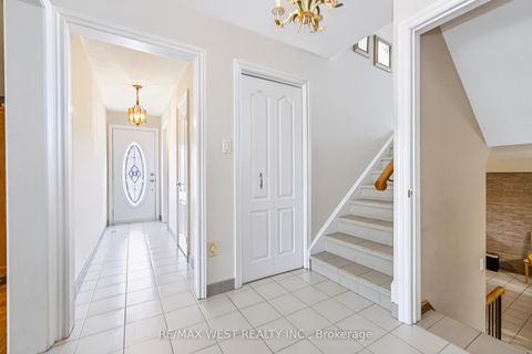 Photo 14 at 254 Maple Leaf Drive, Rustic, Toronto