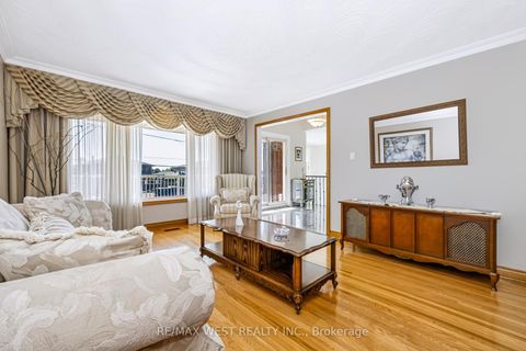 Photo 17 at 254 Maple Leaf Drive, Rustic, Toronto