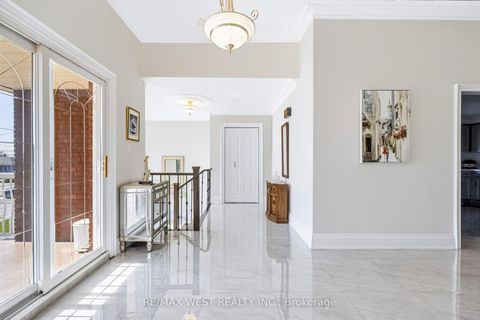 Photo 23 at 254 Maple Leaf Drive, Rustic, Toronto