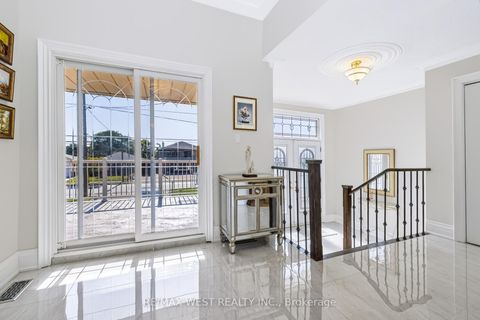 Photo 24 at 254 Maple Leaf Drive, Rustic, Toronto