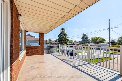 Photo 25 at 254 Maple Leaf Drive, Rustic, Toronto