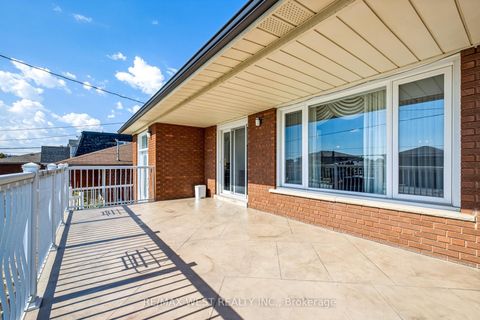Photo 26 at 254 Maple Leaf Drive, Rustic, Toronto