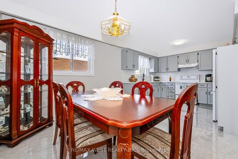 Photo 28 at 254 Maple Leaf Drive, Rustic, Toronto