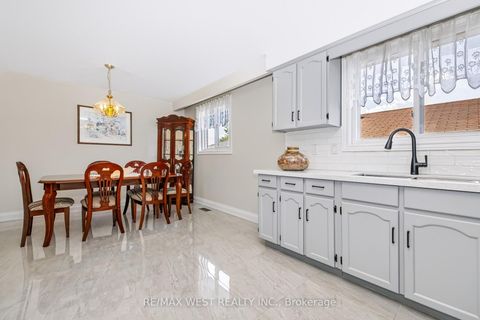 Photo 30 at 254 Maple Leaf Drive, Rustic, Toronto