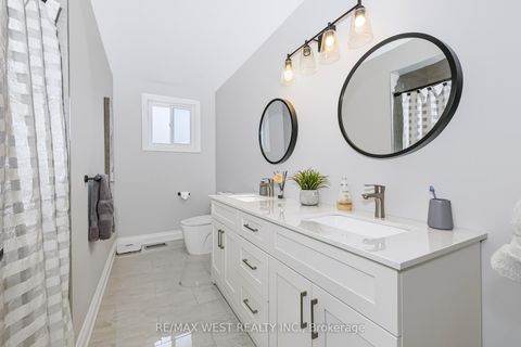 Photo 32 at 254 Maple Leaf Drive, Rustic, Toronto