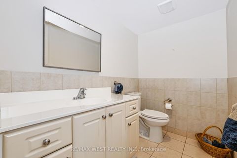 Photo 36 at 254 Maple Leaf Drive, Rustic, Toronto