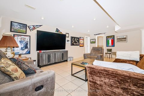 Photo 38 at 254 Maple Leaf Drive, Rustic, Toronto