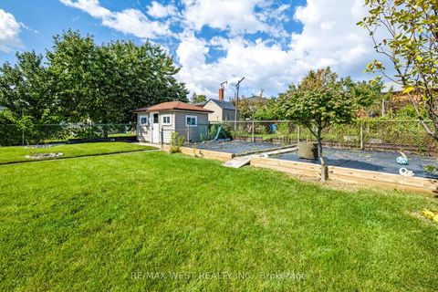 Photo 43 at 254 Maple Leaf Drive, Rustic, Toronto